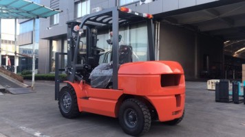 3 tons diesel forklift with CE